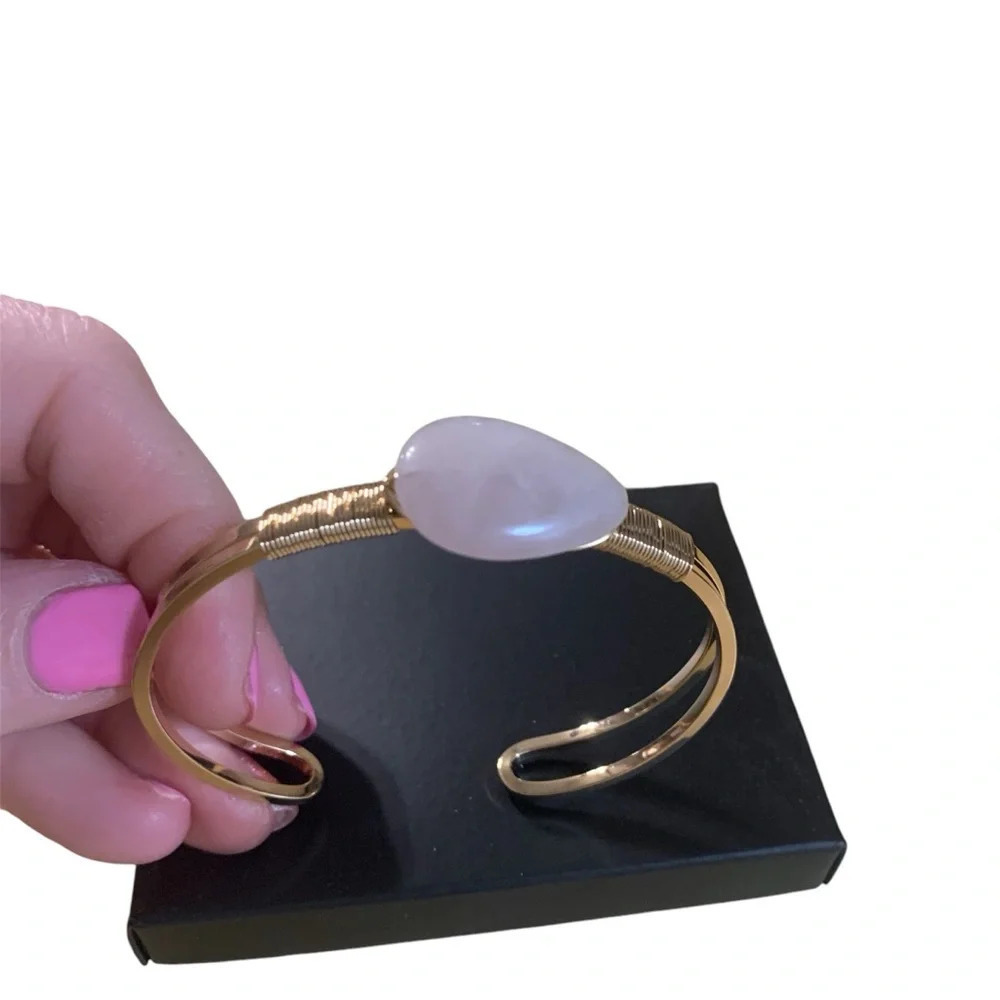 Avon Heartland Cuff bracelet from Signature Collection goldtone/pink gemstone
